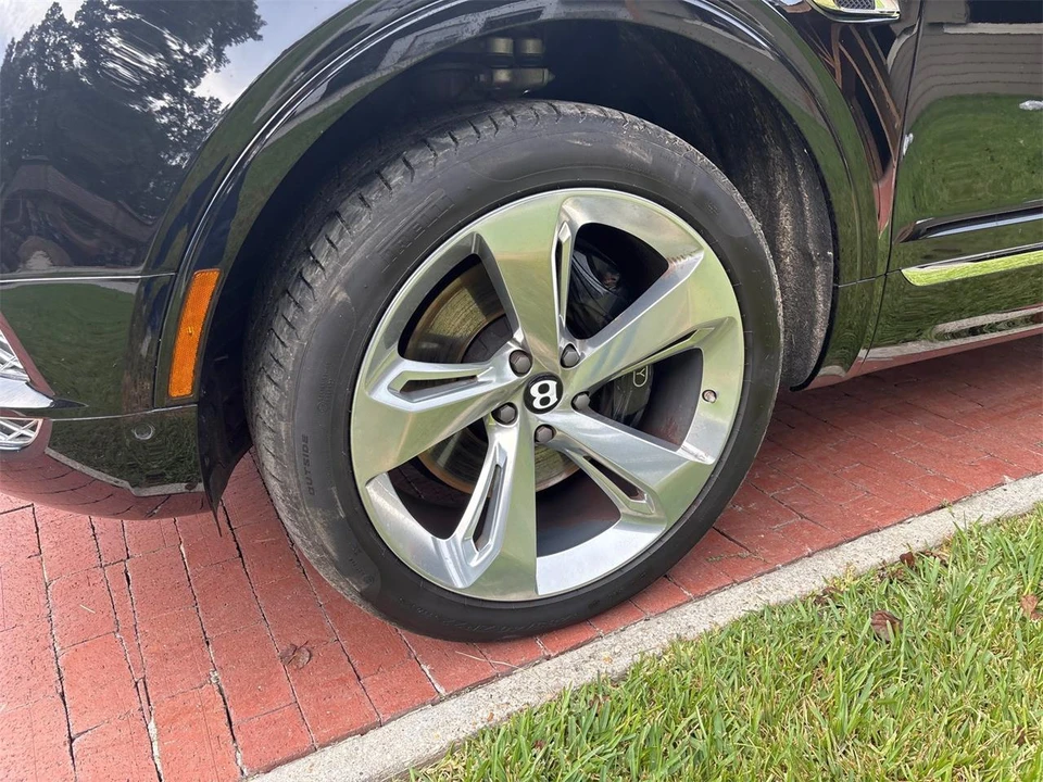 2018 Bentley Bentayga - Image 16 of 31
