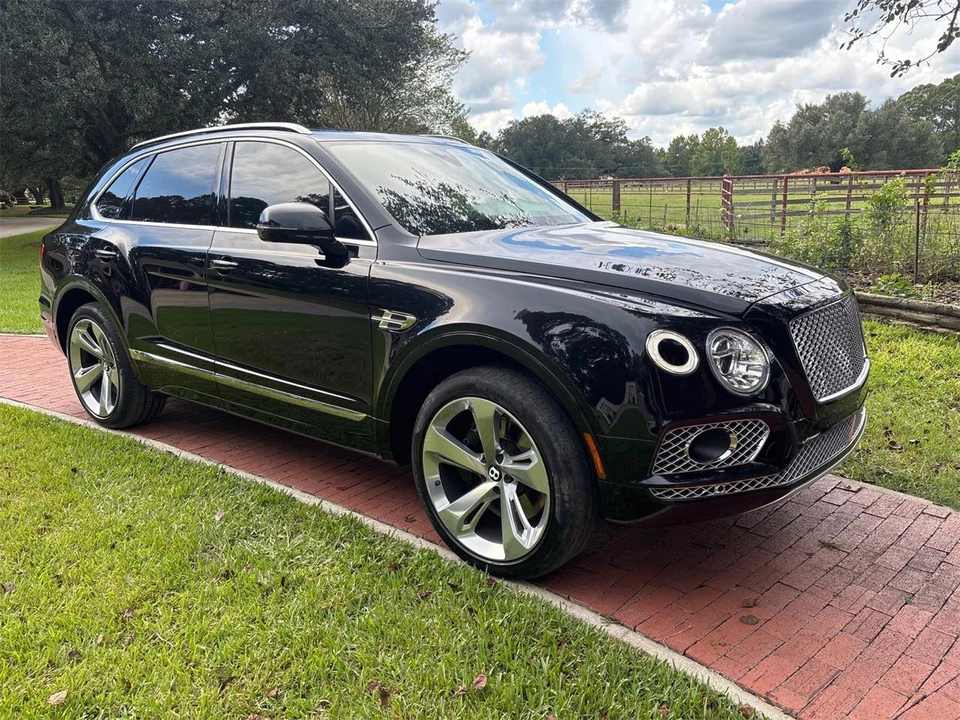 2018 Bentley Bentayga - Image 2 of 31