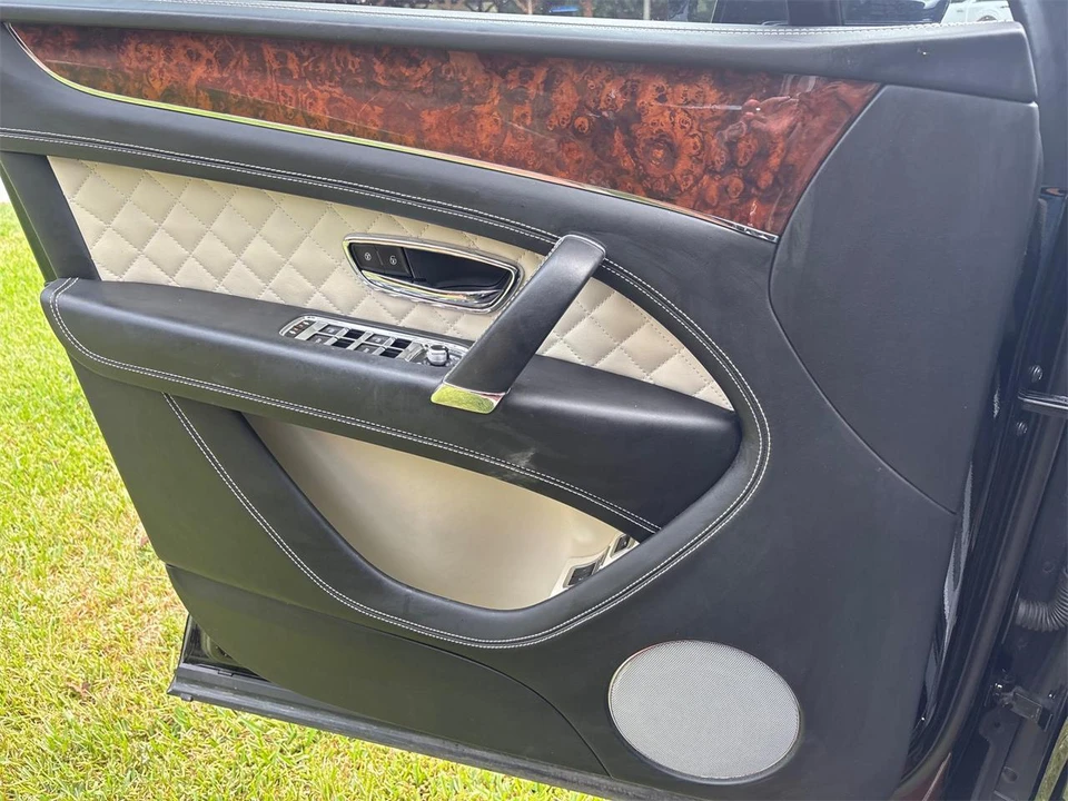 2018 Bentley Bentayga - Image 26 of 31