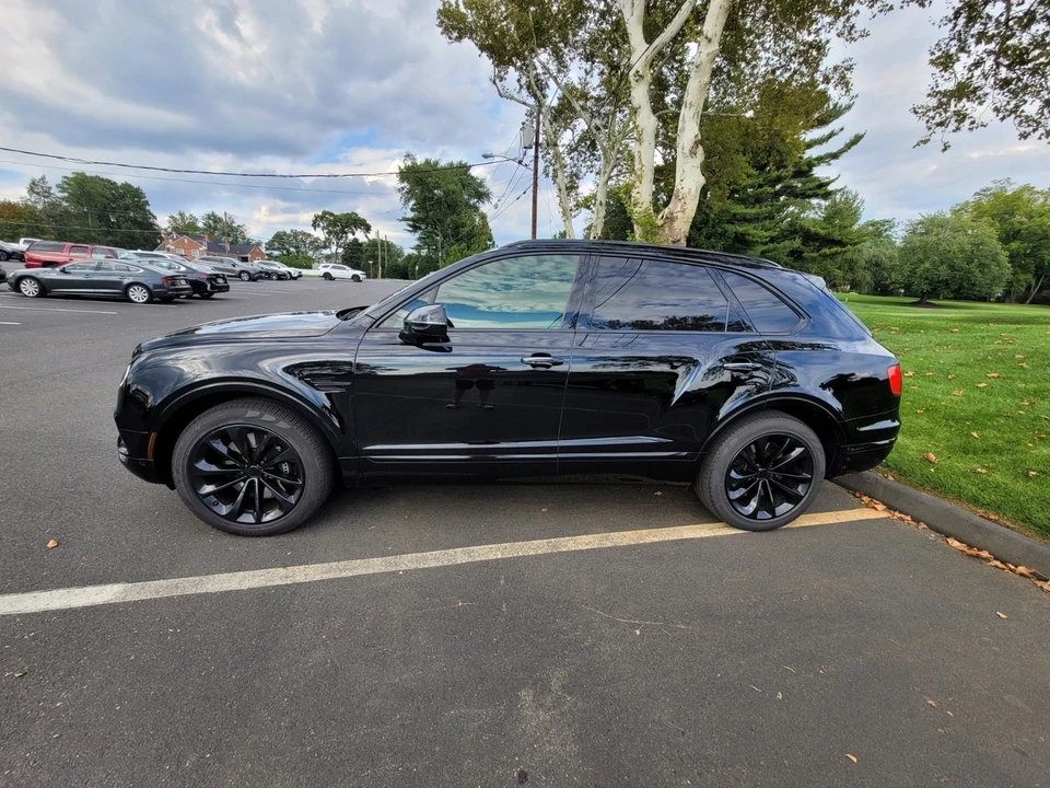 2018 Bentley Bentayga - Image 2 of 14
