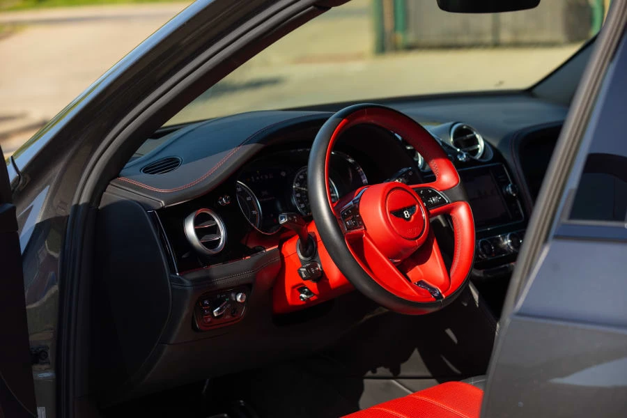 2018 Bentley Bentayga - Image 25 of 31