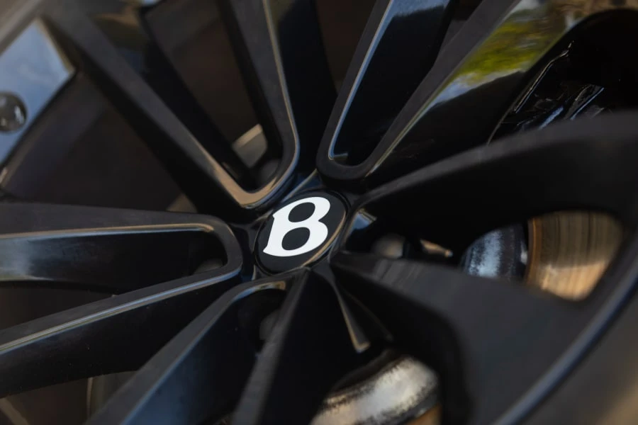 2018 Bentley Bentayga - Image 9 of 31