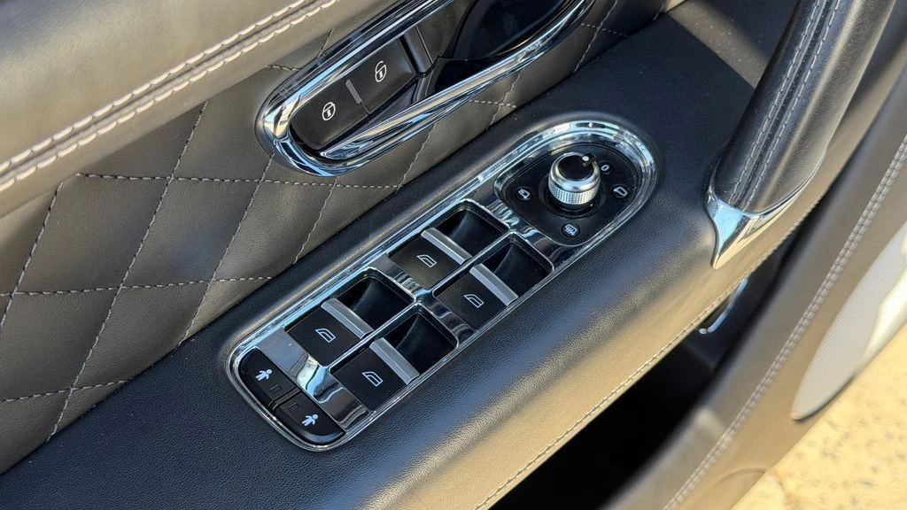 2018 Bentley Bentayga - Image 15 of 21