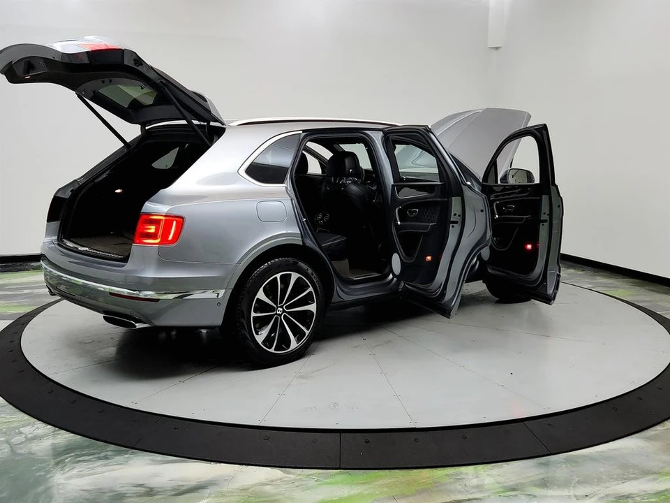 2018 Bentley Bentayga - Image 11 of 12