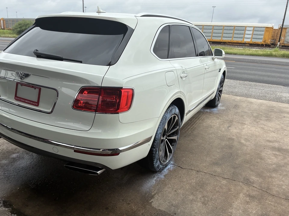 2018 Bentley Bentayga - Image 29 of 31