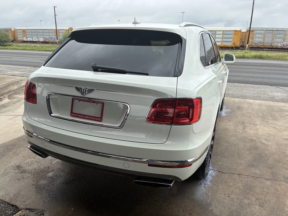 2018 Bentley Bentayga - Image 28 of 31