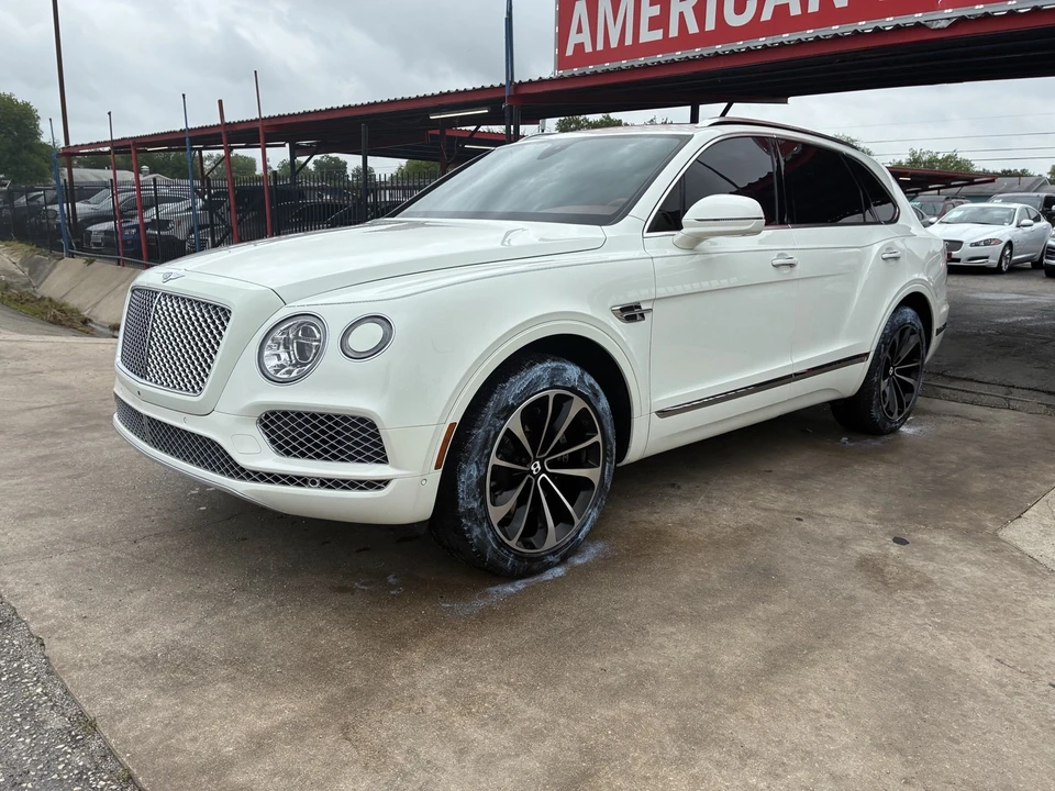 2018 Bentley Bentayga - Image 2 of 31