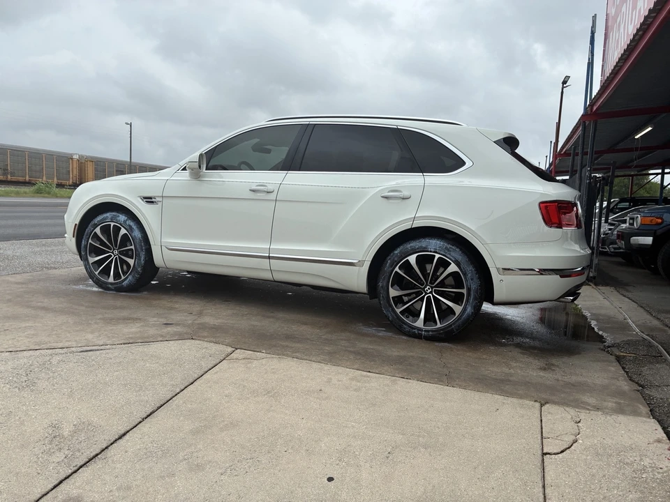 2018 Bentley Bentayga - Image 17 of 31