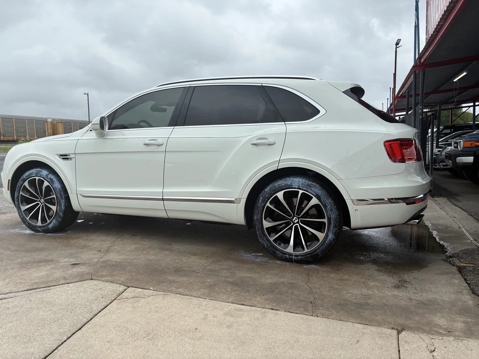 2018 Bentley Bentayga - Image 20 of 31