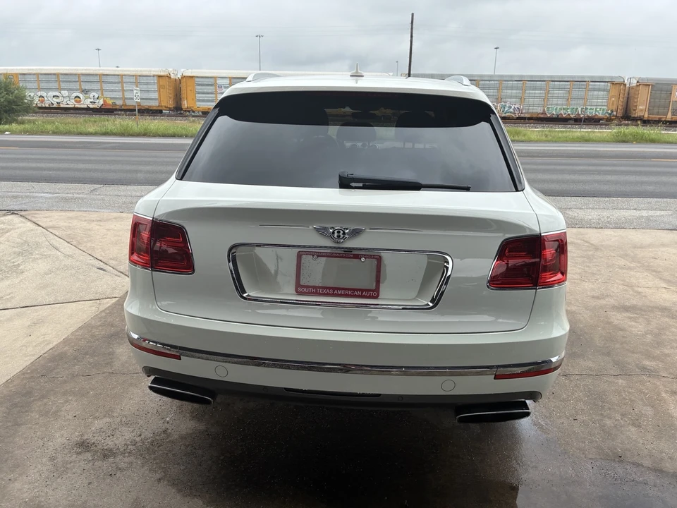 2018 Bentley Bentayga - Image 25 of 31