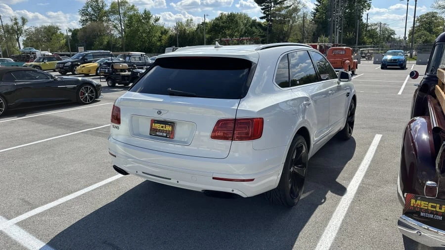 2018 Bentley Bentayga - Image 2 of 4