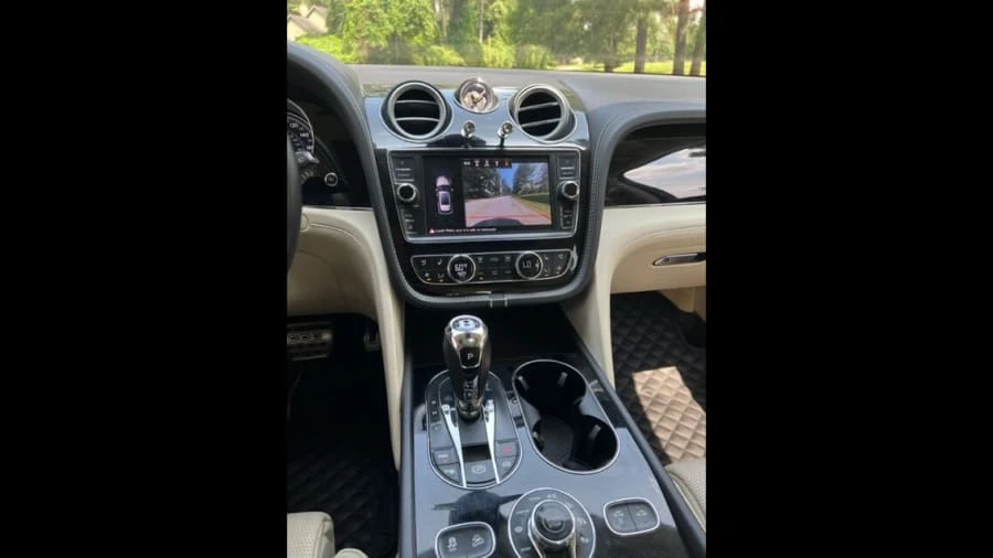 2018 Bentley Bentayga - Image 7 of 16