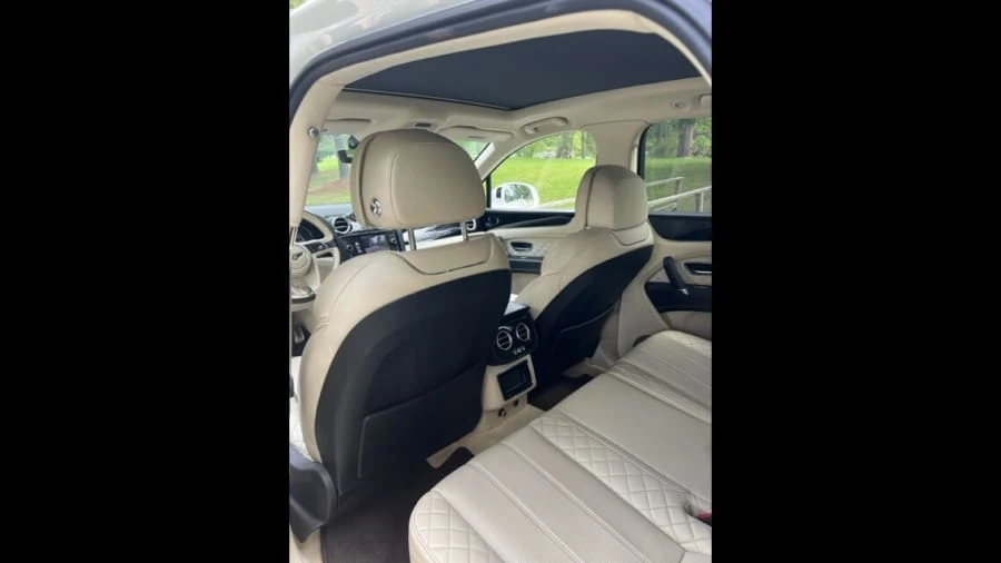 2018 Bentley Bentayga - Image 8 of 16