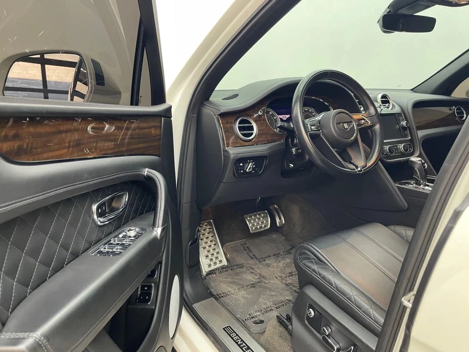 2018 Bentley Bentayga - Image 9 of 31
