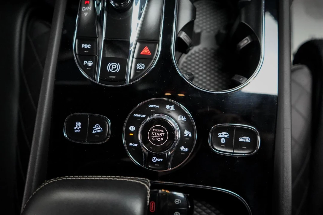 2018 Bentley Bentayga - Image 17 of 31