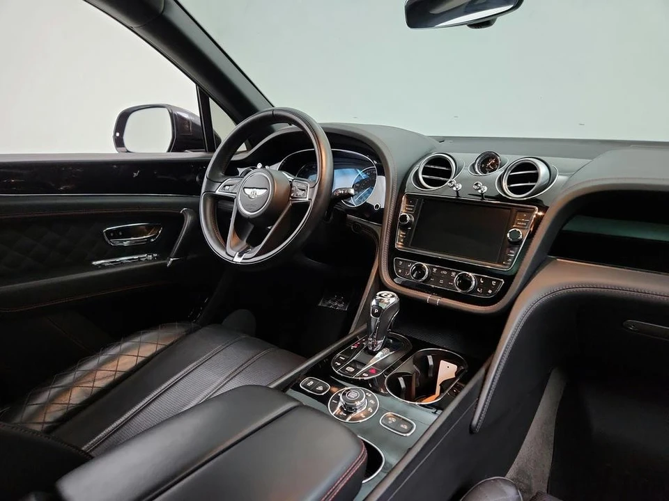 2018 Bentley Bentayga - Image 28 of 31