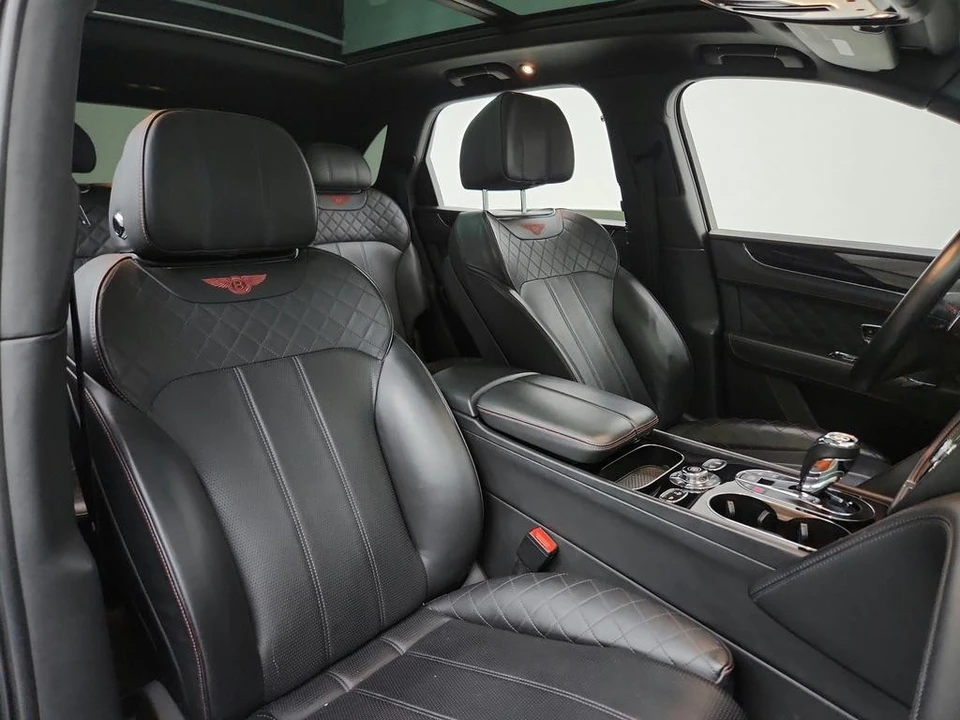 2018 Bentley Bentayga - Image 29 of 31
