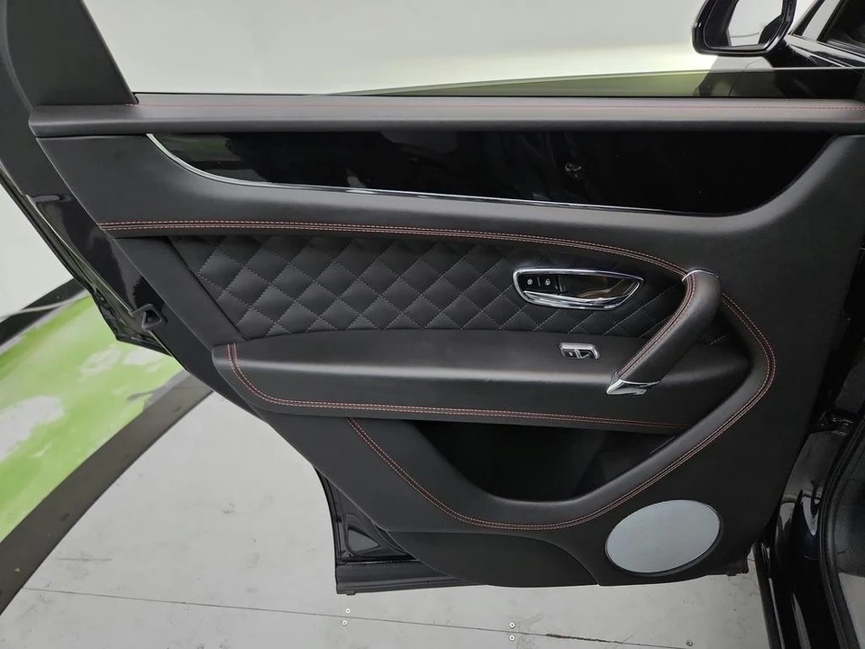 2018 Bentley Bentayga - Image 27 of 31