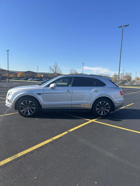 2018 Bentley Bentayga - Image 8 of 31