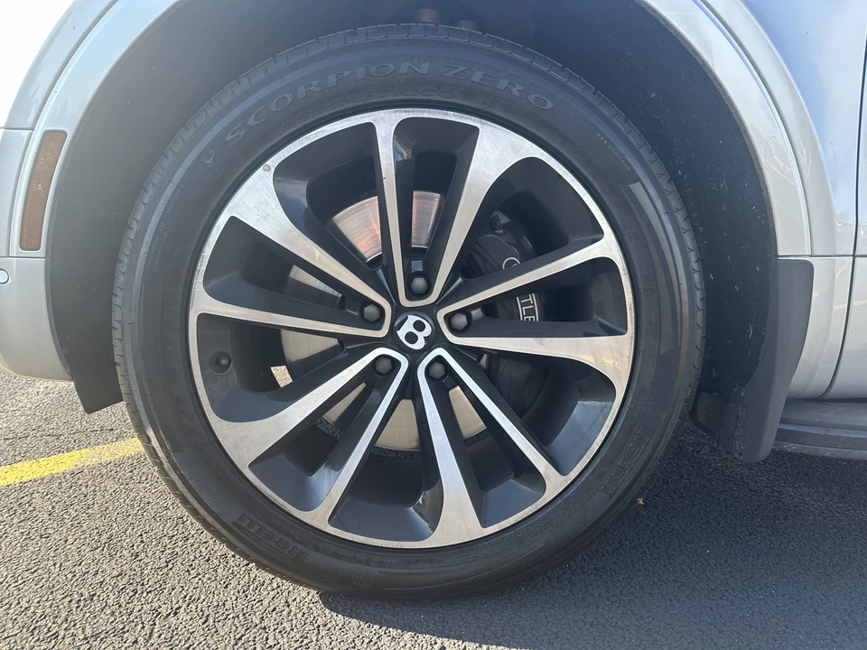 2018 Bentley Bentayga - Image 20 of 31