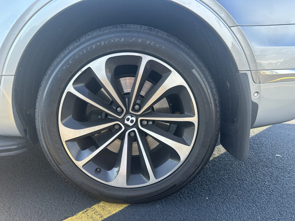 2018 Bentley Bentayga - Image 21 of 31