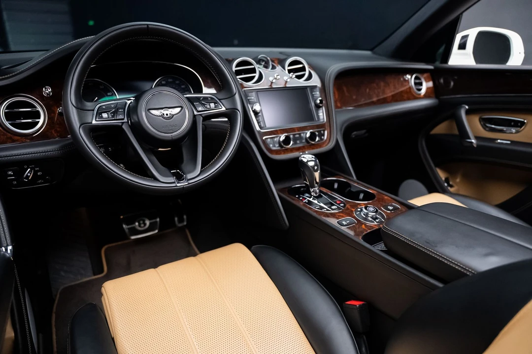 2018 Bentley Bentayga - Image 2 of 31