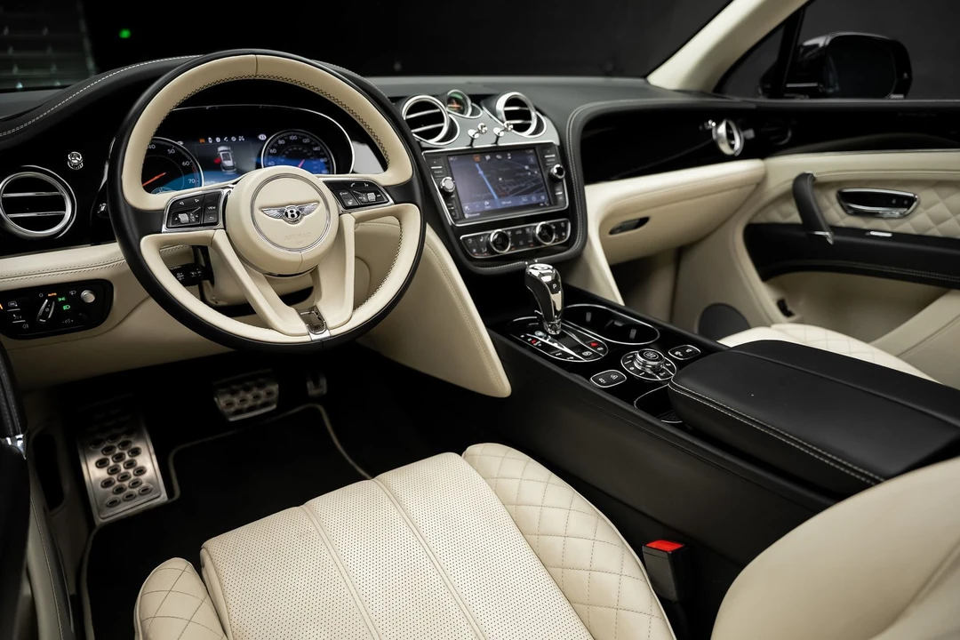 2018 Bentley Bentayga - Image 2 of 31