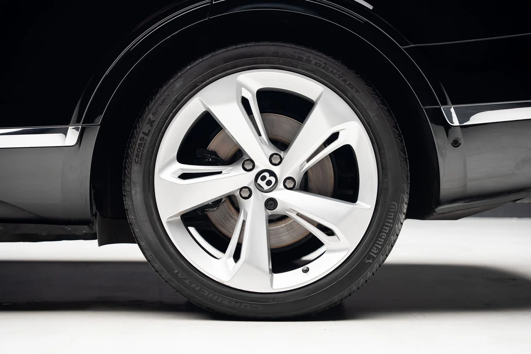 2018 Bentley Bentayga - Image 21 of 31