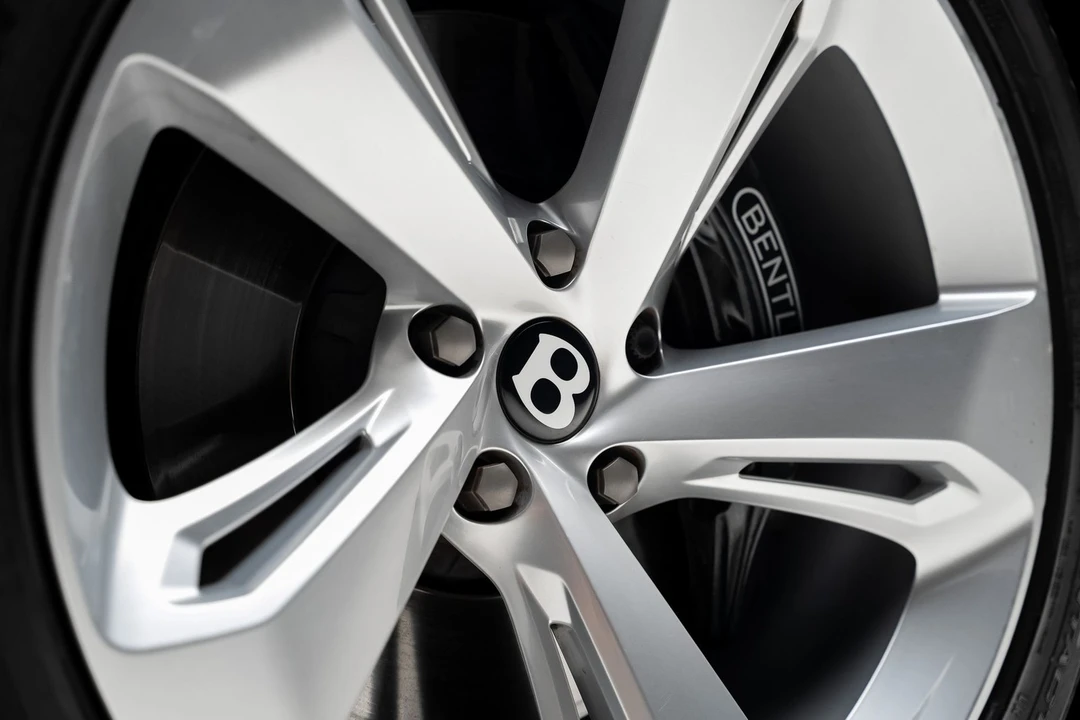 2018 Bentley Bentayga - Image 22 of 31