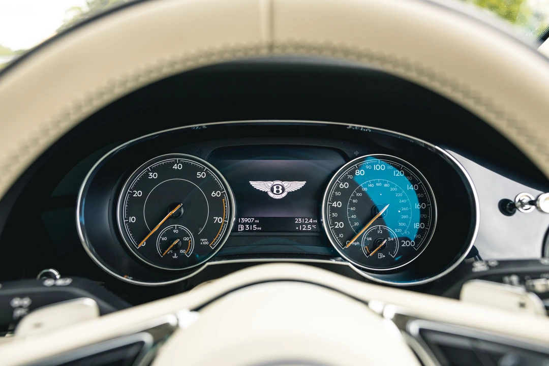 2018 Bentley Bentayga - Image 16 of 31