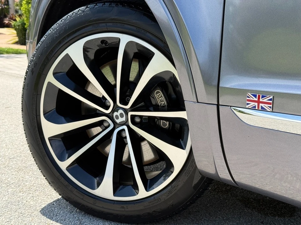 2018 Bentley Bentayga - Image 9 of 24