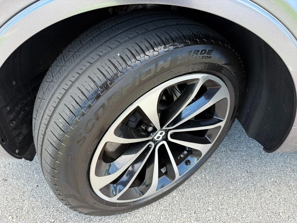 2018 Bentley Bentayga - Image 22 of 24
