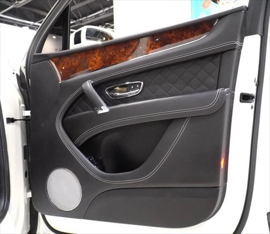 2018 Bentley Bentayga - Image 15 of 24