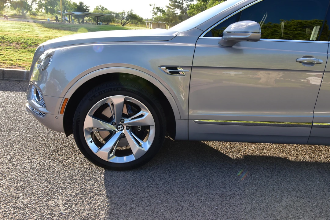 2018 Bentley Bentayga - Image 16 of 31