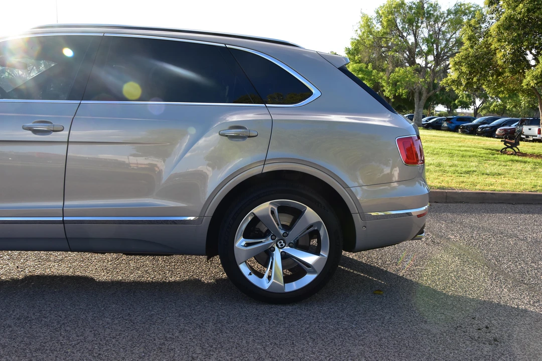 2018 Bentley Bentayga - Image 17 of 31