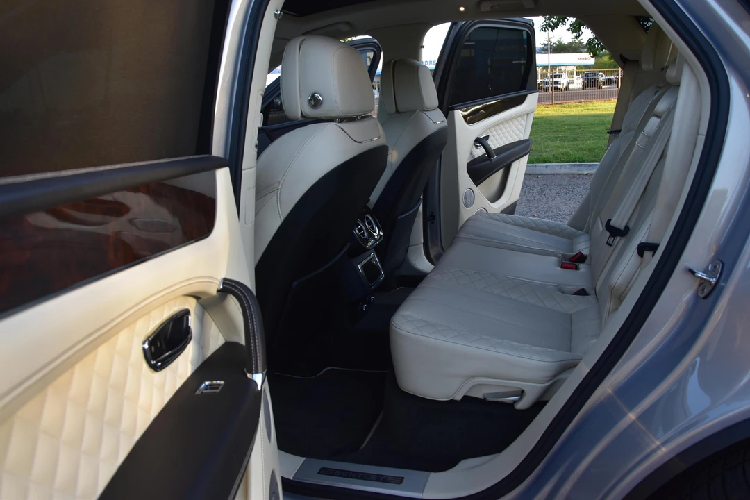 2018 Bentley Bentayga - Image 28 of 31