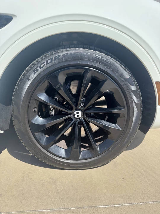 2018 Bentley Bentayga - Image 23 of 31