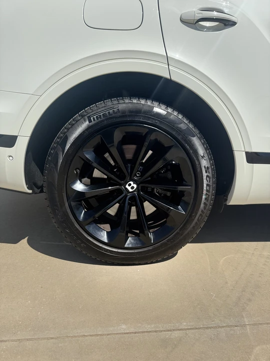 2018 Bentley Bentayga - Image 24 of 31