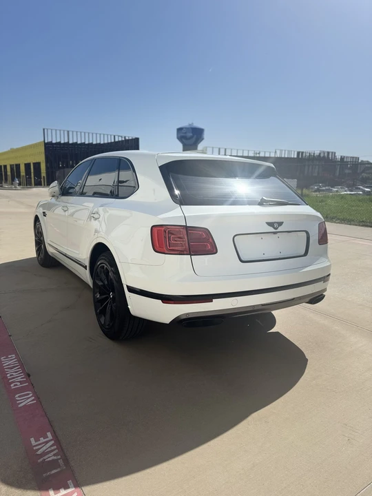 2018 Bentley Bentayga - Image 8 of 31