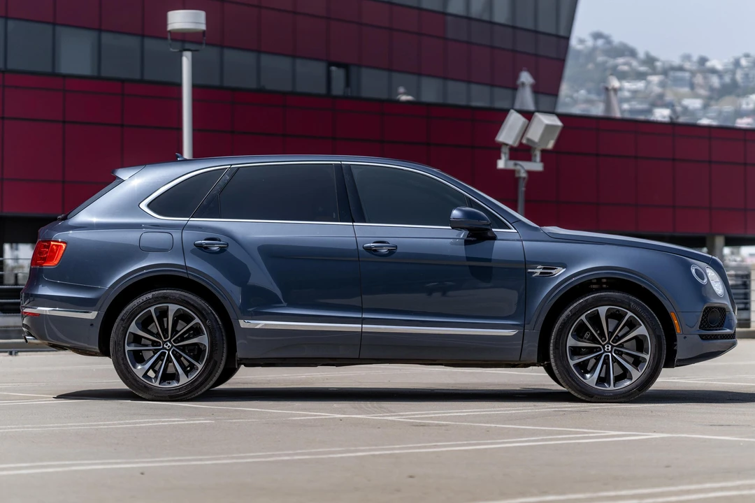 2018 Bentley Bentayga - Image 3 of 31