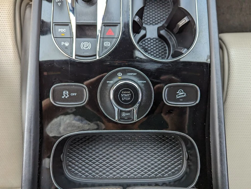 2018 Bentley Bentayga - Image 27 of 31
