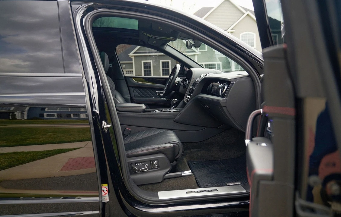 2018 Bentley Bentayga - Image 17 of 26