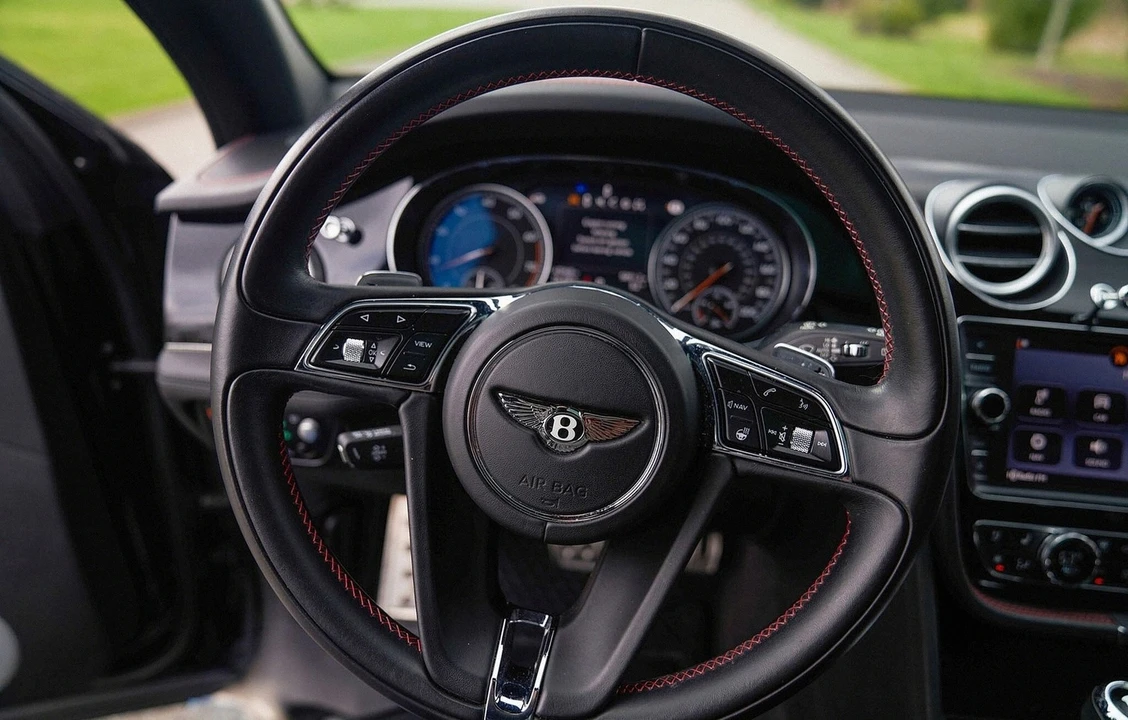 2018 Bentley Bentayga - Image 11 of 26