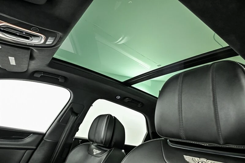 2018 Bentley Bentayga - Image 18 of 31