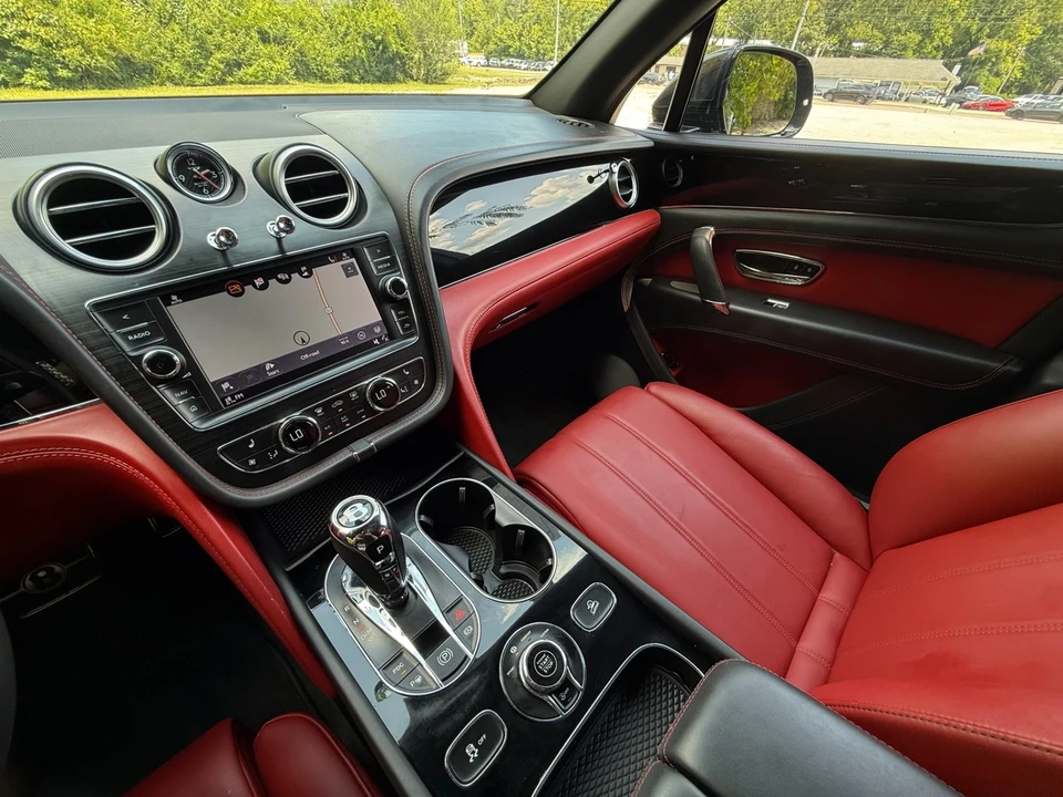 2018 Bentley Bentayga - Image 29 of 31