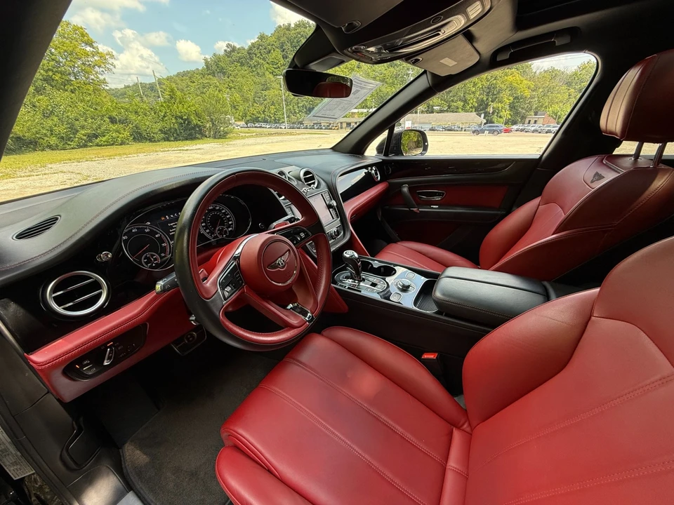 2018 Bentley Bentayga - Image 8 of 31
