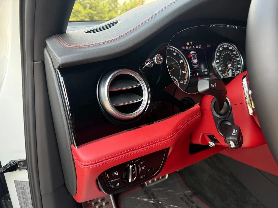 2018 Bentley Bentayga - Image 9 of 21