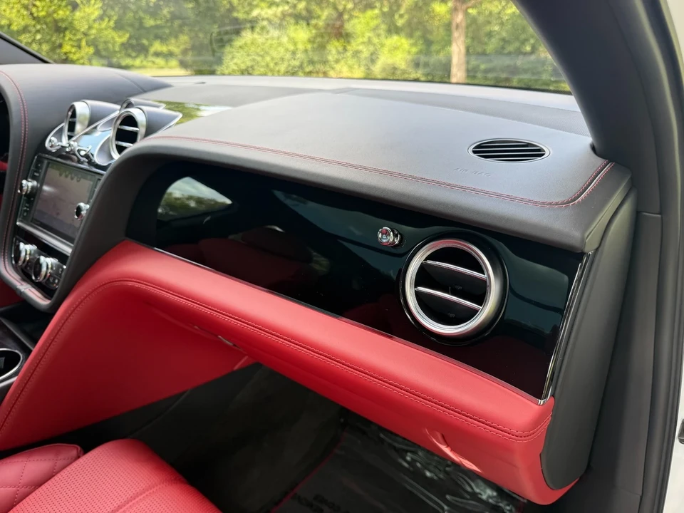 2018 Bentley Bentayga - Image 16 of 21