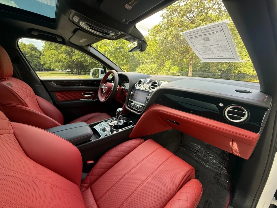 2018 Bentley Bentayga - Image 19 of 21