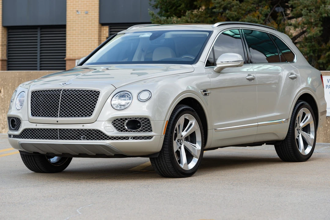 2018 Bentley Bentayga - Image 2 of 31